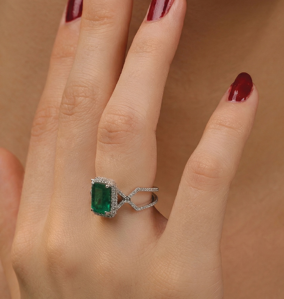 Emerald Elegance Diamond Halo Gold Ring Secondary image